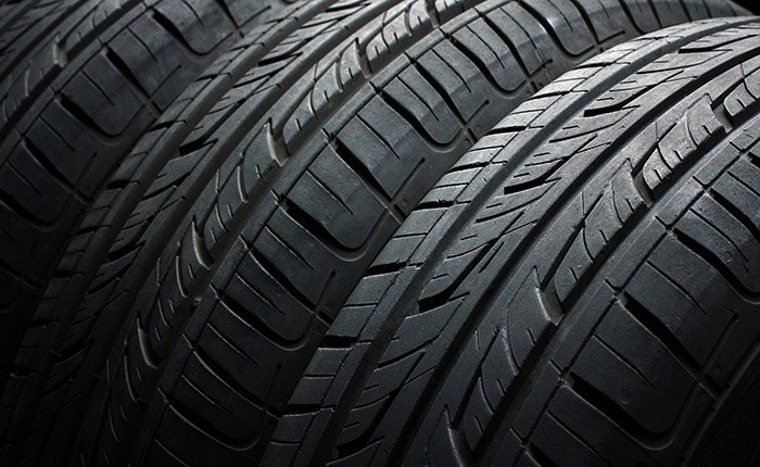 Fallstudie Reifenherstellung: Neue Generation von speziellen gefüllten Reifensprühlösungen (Trennmitteln) ermöglicht verbesserte Entlüftung und maximale Gleitfähigkeit.